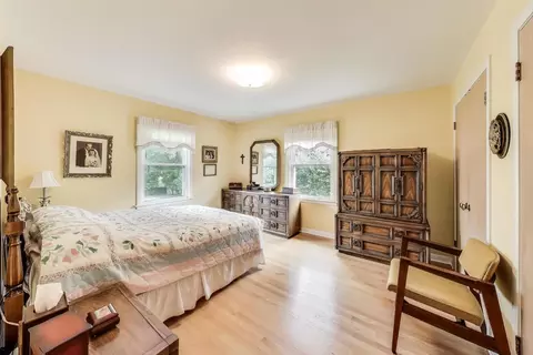 Bedroom - 2435 Pick Dr, Glenview, IL 60025 photo 2 of 4