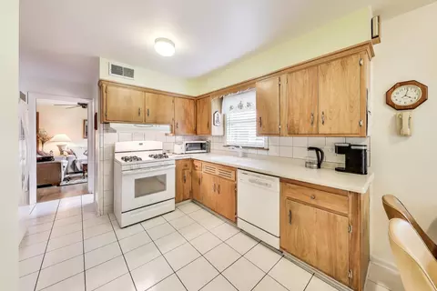 Kitchen - 2435 Pick Dr, Glenview, IL 60025 photo 2 of 3