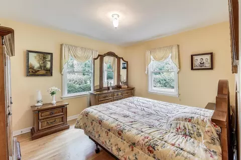 Bedroom - 2435 Pick Dr, Glenview, IL 60025 photo 4 of 4
