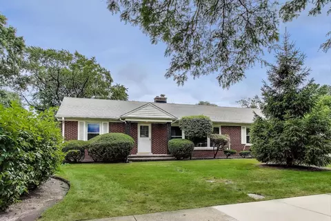 2435 Pick Dr, Glenview, IL 60025