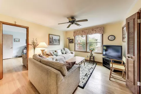 Living - 2435 Pick Dr, Glenview, IL 60025 photo 2 of 3