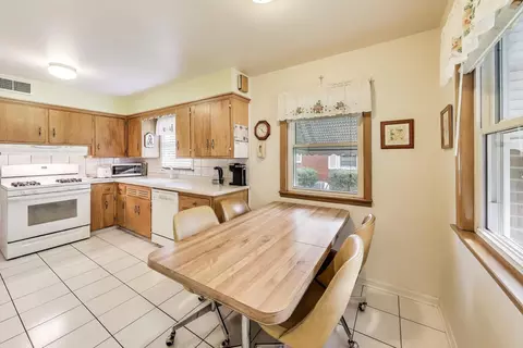 Kitchen - 2435 Pick Dr, Glenview, IL 60025 photo 3 of 3