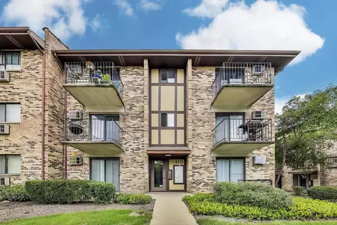 310 Klein Creek Ct #C, Carol Stream, IL 60188