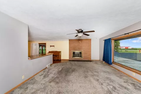 Living - 947 N 2nd Rd, Dana, IL 61321 photo 3 of 5