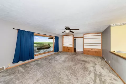 Living - 947 N 2nd Rd, Dana, IL 61321 photo 2 of 5