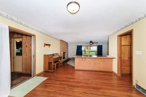 Living - 947 N 2nd Rd, Dana, IL 61321 photo 1 of 5