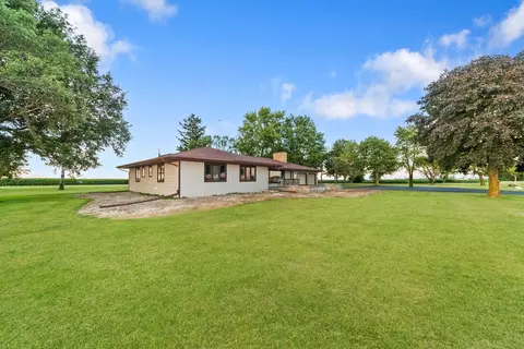 Exterior - 947 N 2nd Rd, Dana, IL 61321 photo 5 of 7