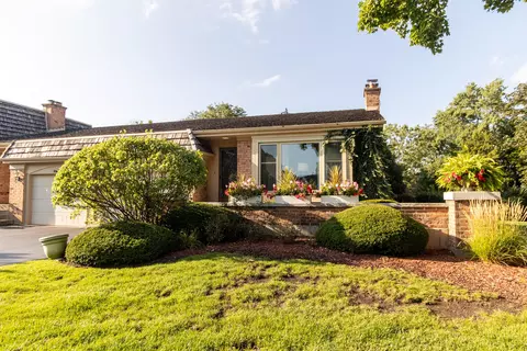 19 W078 Avenue Normandy N, Oak Brook, IL 60523