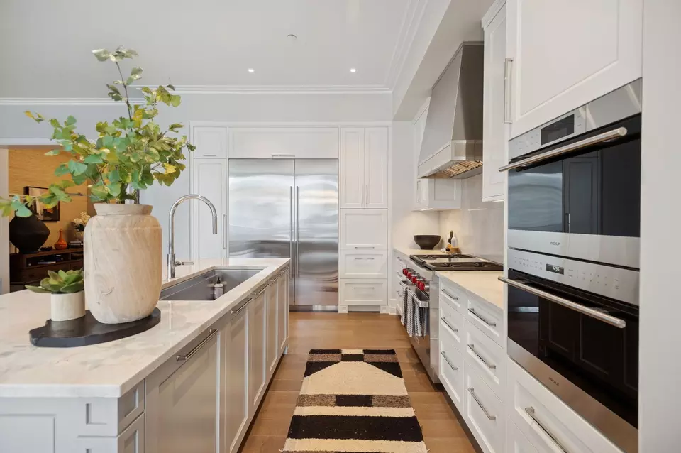 Kitchen - 435 N Michigan Ave #1112, Chicago, IL 60611 photo 2 of 3
