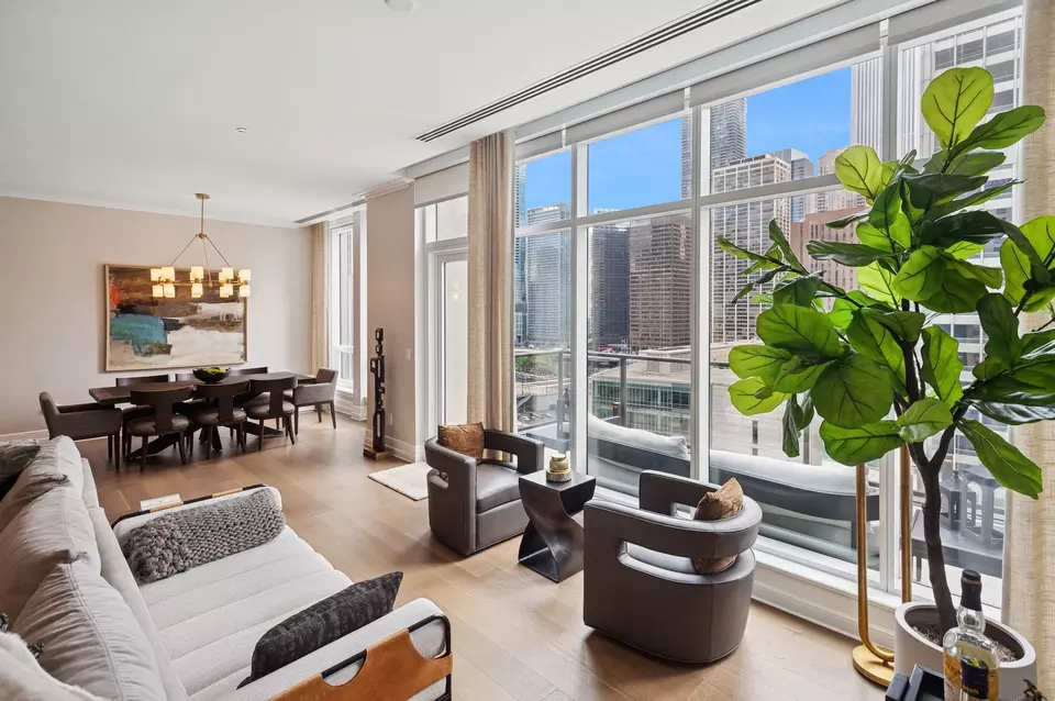 Living - 435 N Michigan Ave #1112, Chicago, IL 60611 photo 6 of 13