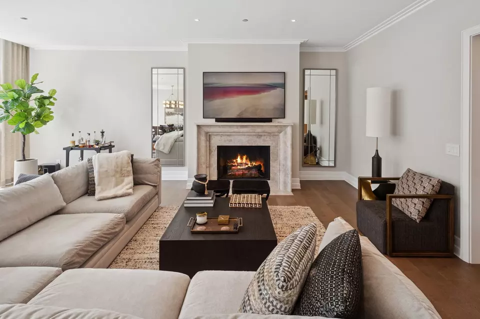 Living - 435 N Michigan Ave #1112, Chicago, IL 60611 photo 2 of 13