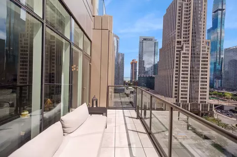 Exterior - 435 N Michigan Ave #1112, Chicago, IL 60611 photo 1 of 5