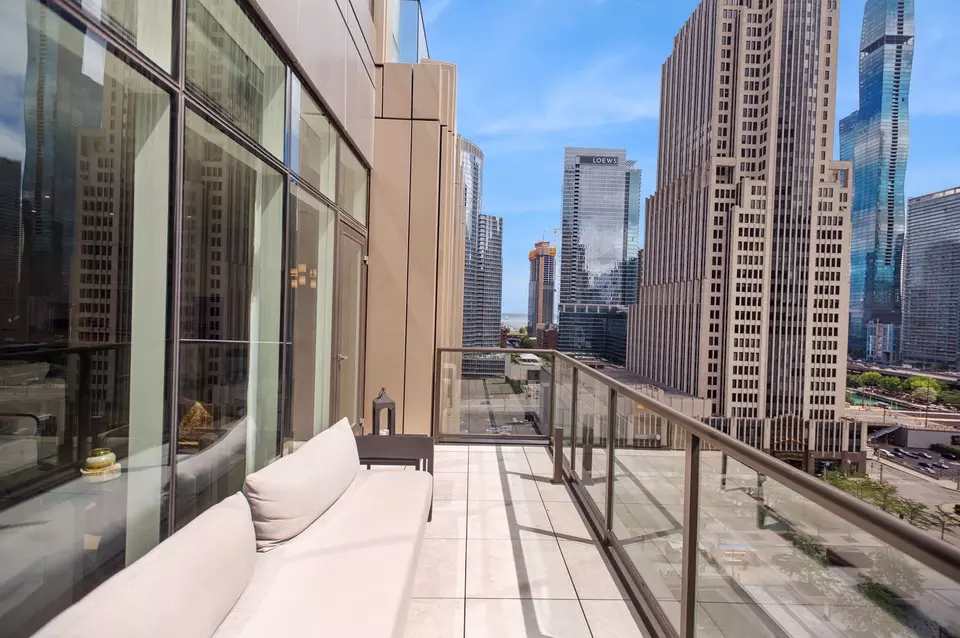 Exterior - 435 N Michigan Ave #1112, Chicago, IL 60611 photo 1 of 5