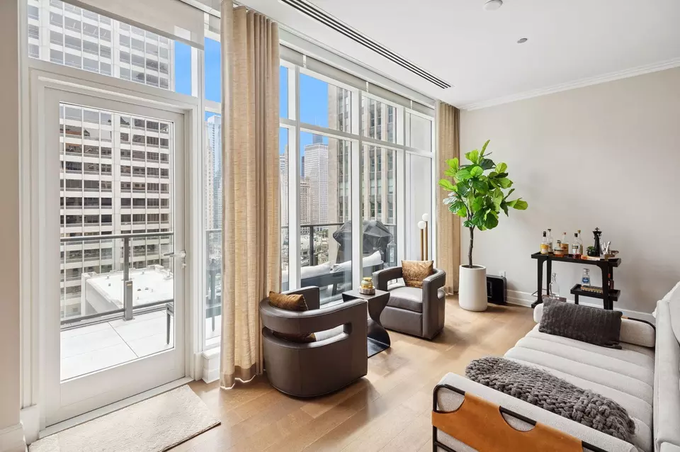 Living - 435 N Michigan Ave #1112, Chicago, IL 60611 photo 5 of 13
