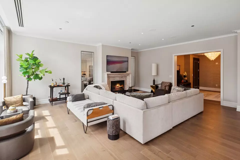 Living - 435 N Michigan Ave #1112, Chicago, IL 60611 photo 4 of 13