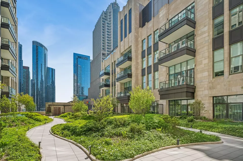 Exterior - 435 N Michigan Ave #1112, Chicago, IL 60611 photo 5 of 5