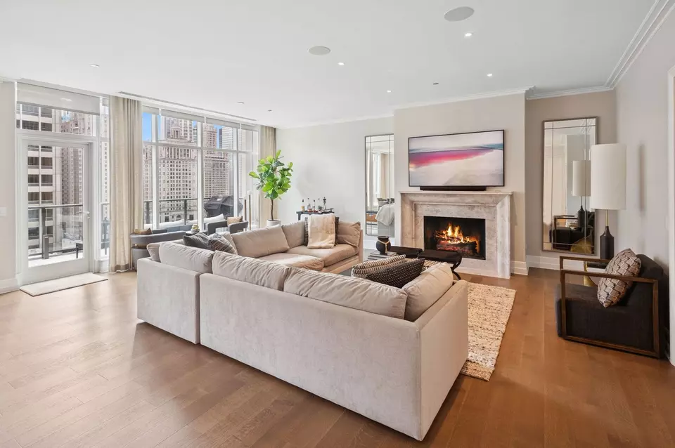 Living - 435 N Michigan Ave #1112, Chicago, IL 60611 photo 3 of 13