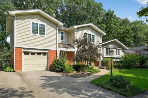 1101 Juniper Ter, Glenview, IL 60025