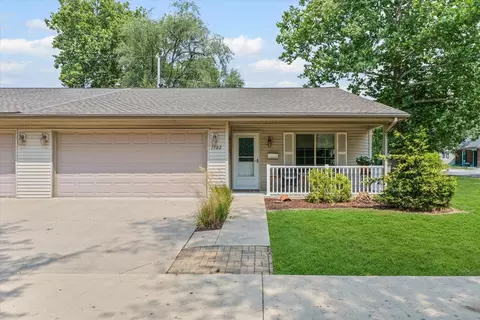 1702 Patricia Ct, Champaign, IL 61821