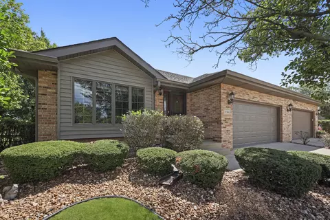 9366 Fox Run Cir, Frankfort, IL 60423