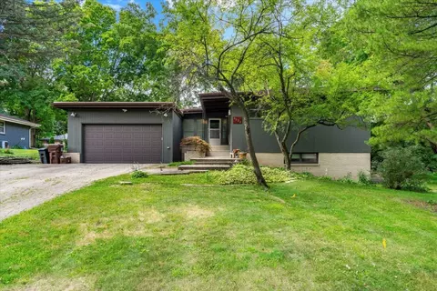 2020 Valley Rd, Rockford, IL 61107