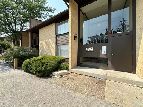 6170 Knoll Lane Ct #103, Willowbrook, IL 60527