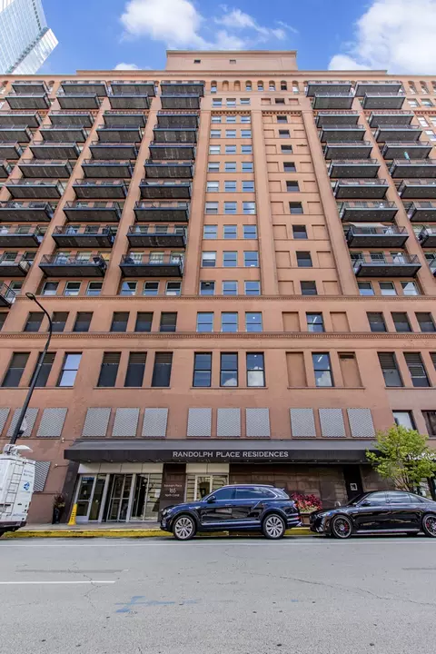 165 N Canal St #503, Chicago, IL 60606