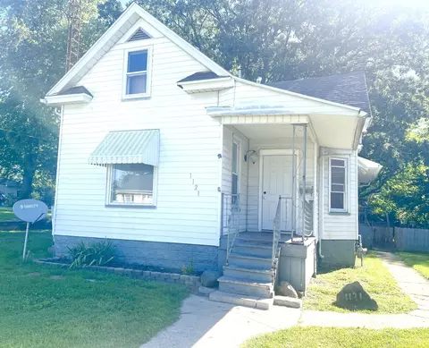 1121 Rock St, Peru, IL 61354