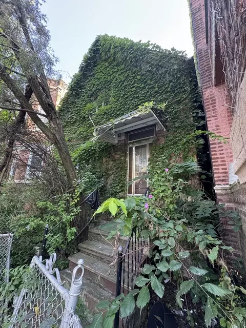 2523 W Augusta Blvd, Chicago, IL 60622