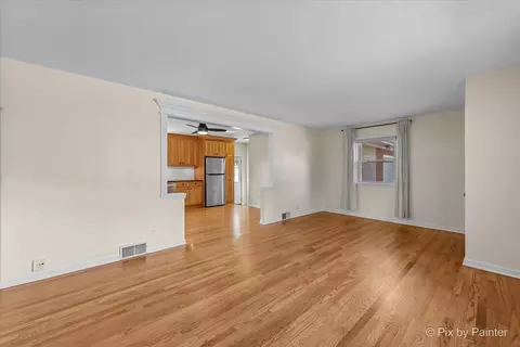 Living - 1621 W Joyce Ave, Mchenry, IL 60051 photo 3 of 5
