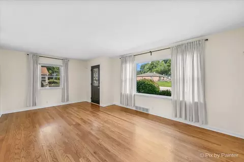 Living - 1621 W Joyce Ave, Mchenry, IL 60051 photo 2 of 5