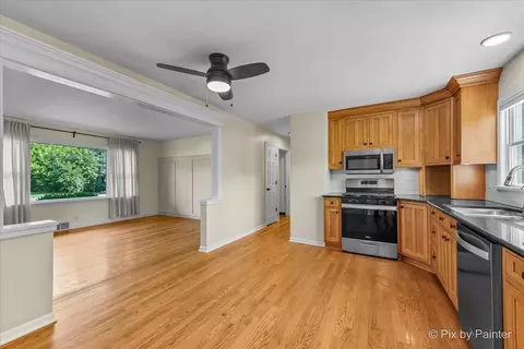 Living - 1621 W Joyce Ave, Mchenry, IL 60051 photo 4 of 5