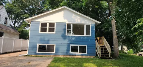 414 Fairlawn Dr, Round Lake Park, IL 60073