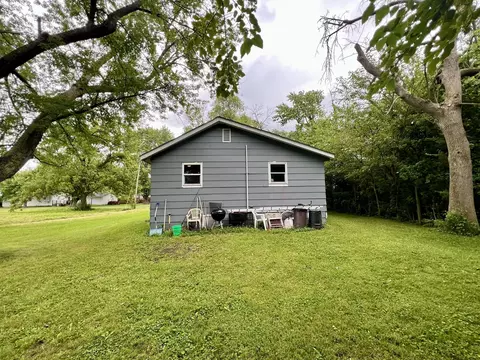 370 N 1st St, Sheldon, IL 60966 photo 4