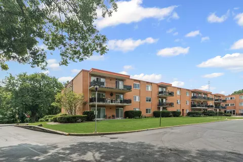 940 Holbrook Rd #8B, Homewood, IL 60430