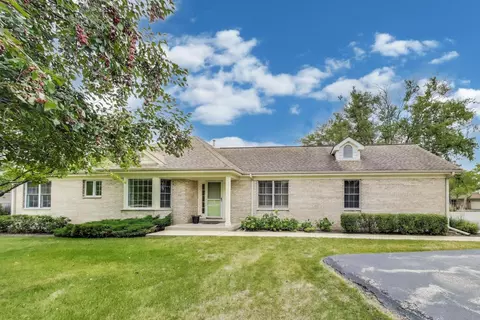 1919 Ivy Ln, Glenview, IL 60026
