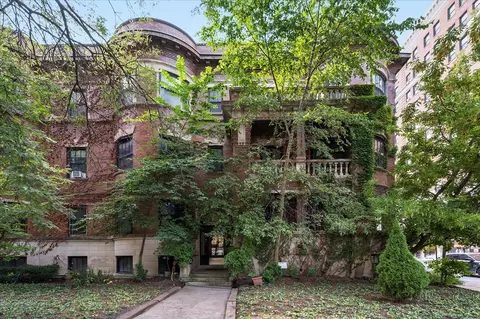 5502 S Hyde Park Blvd #1, Chicago, IL 60637