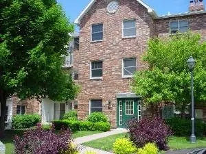 4312 W Shamrock Ln #1C, Mchenry, IL 60050