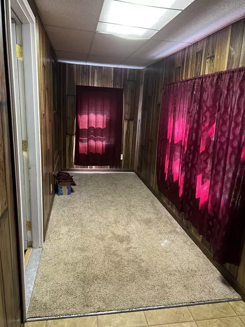 Entry Way - 16701 Parnell Rd, Dewitt, IL 61735 photo 3 of 6