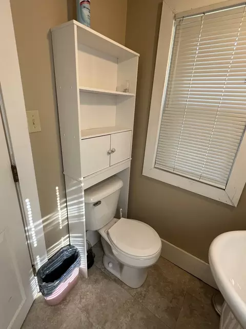 Bath - 16701 Parnell Rd, Dewitt, IL 61735 photo 3 of 7