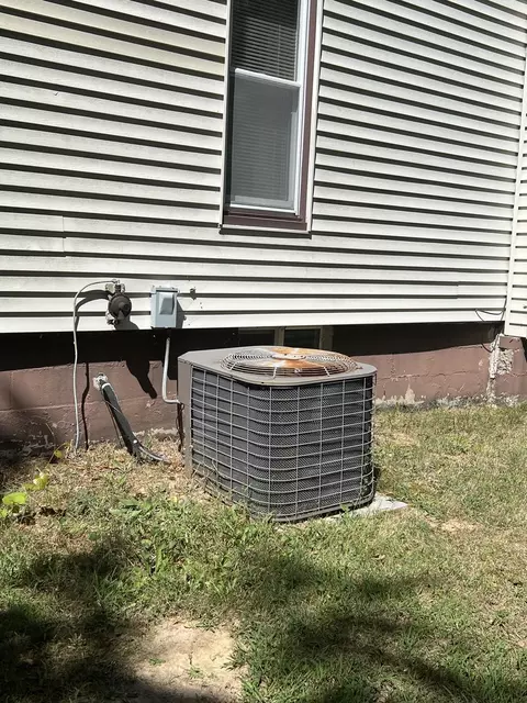 Exterior - 16701 Parnell Rd, Dewitt, IL 61735 photo 7 of 22