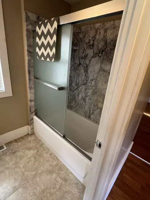 Bath - 16701 Parnell Rd, Dewitt, IL 61735 photo 1 of 7