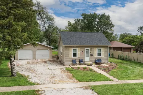111 Maple Ave, Minonk, IL 61760