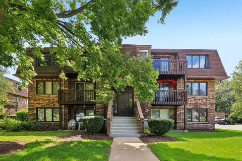 207 Uteg St #302, Crystal Lake, IL 60014