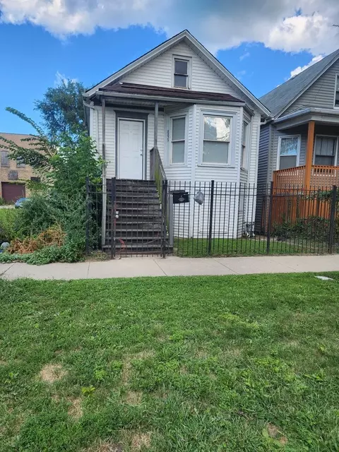 8825 S Exchange Ave, Chicago, IL 60617