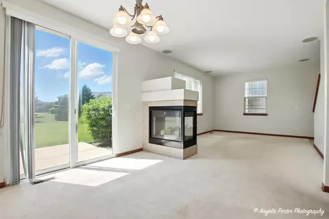 Living - 509 Legend Ln, Mchenry, IL 60050 photo 6 of 7