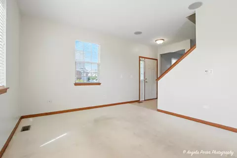 Living - 509 Legend Ln, Mchenry, IL 60050 photo 3 of 7