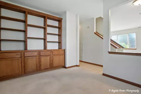 Living - 509 Legend Ln, Mchenry, IL 60050 photo 7 of 7
