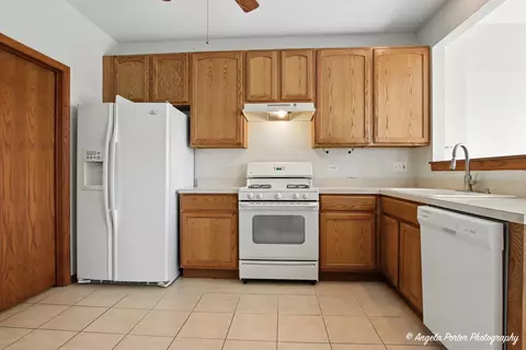 Kitchen - 509 Legend Ln, Mchenry, IL 60050 photo 2 of 3