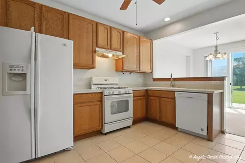 Kitchen - 509 Legend Ln, Mchenry, IL 60050 photo 3 of 3